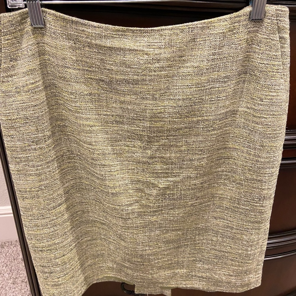 Vintage Ann Taylor Skirt (worn once) Size 8, Fine Italian Fabric w/pockets